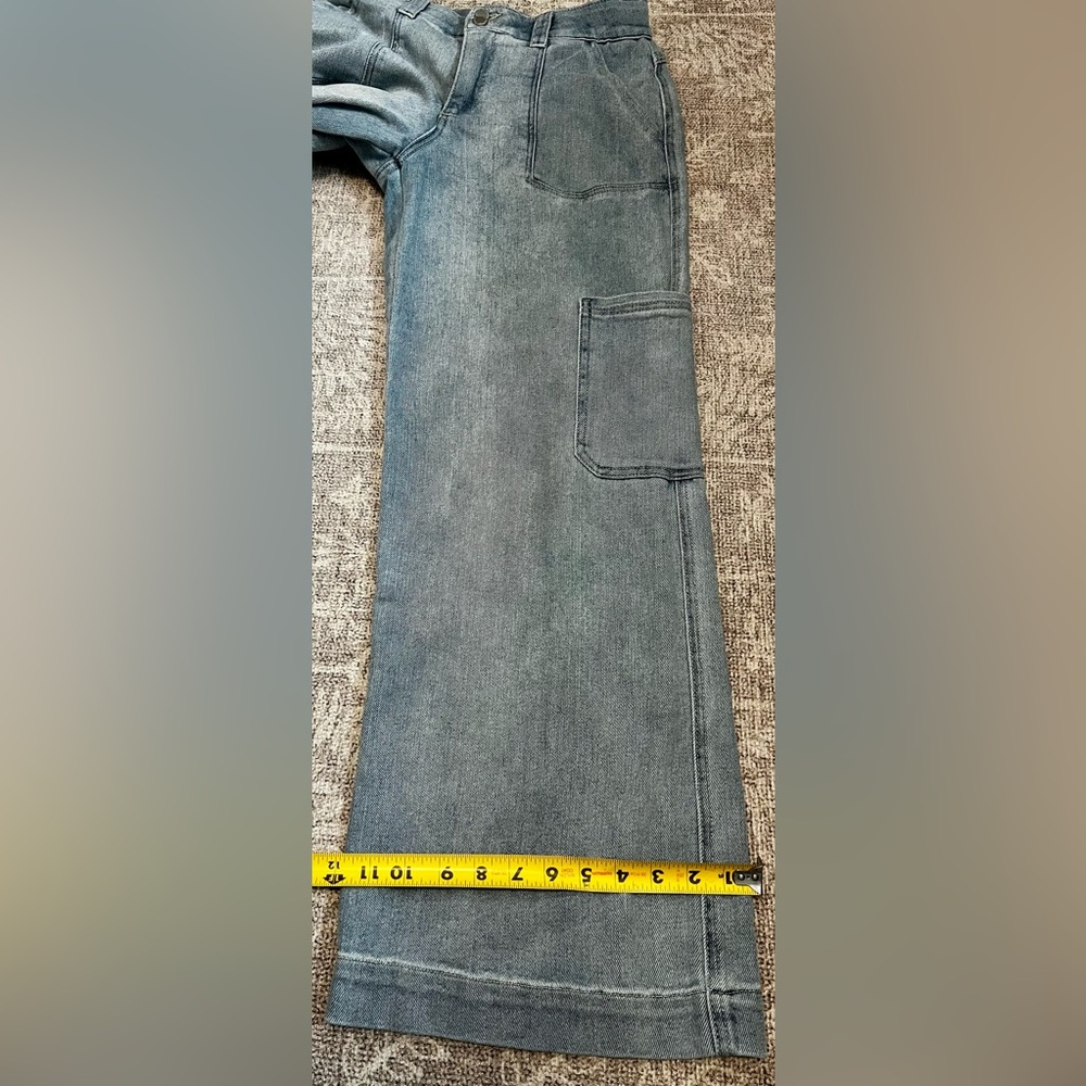 Democracy wide leg patch pocket high rise jeans in light wash - Picture 4 of 4